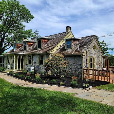 Downingtown Manor - 1900S Farmhouse With Creek Views ภายนอก รูปภาพ
