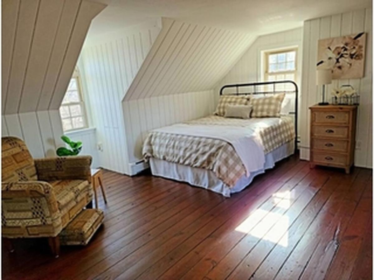 Downingtown Manor - 1900S Farmhouse With Creek Views ภายนอก รูปภาพ
