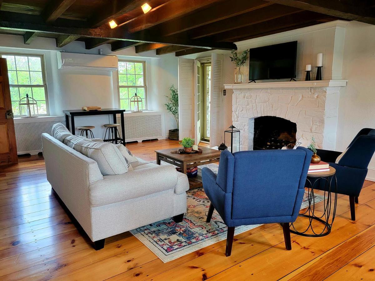 Downingtown Manor - 1900S Farmhouse With Creek Views ภายนอก รูปภาพ