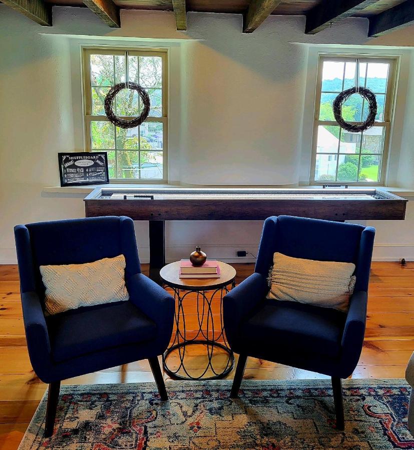 Downingtown Manor - 1900S Farmhouse With Creek Views ภายนอก รูปภาพ